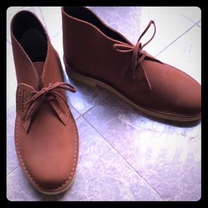 Clark’s Genuine Classic Desert Chukka Boots. 9.5